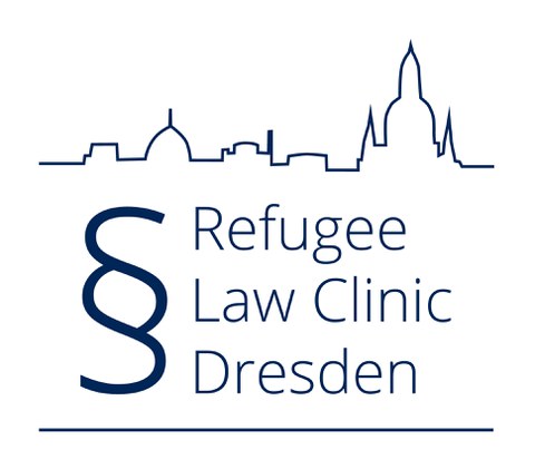 Logo der Refugee Law Clinic Dresden. Zu sehen ist der entsprechende Schriftzug, eingefasst von der Dresdner Stadfilhouette und begleitet von einem Paragraphen-Zeichen.  