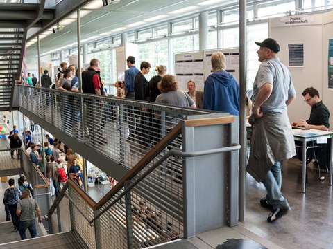 Die Besucher konnten sich ebenfalls am Stand der Philiosophie und Soziologie über die Studienmöglichkeiten informieren.