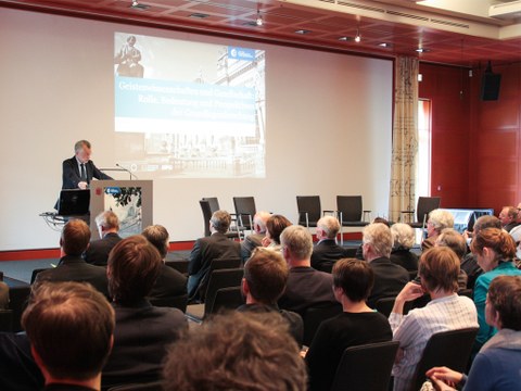 Prof. Dr. Hans Vorländer, Sprecher des SFB 804 eröffnete die wissenschaftliche Tagung