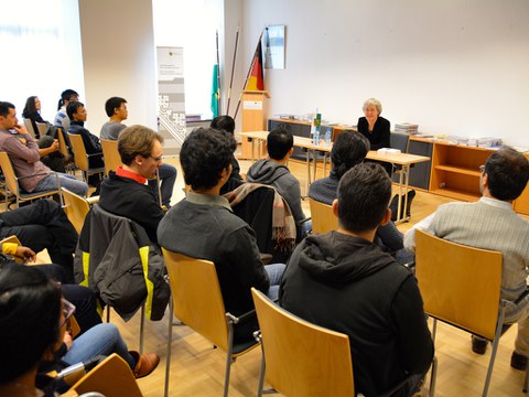 Im Gespräch mit der Generalkonsulin Elisabeth Wolbers (Foto: C. Reichert)