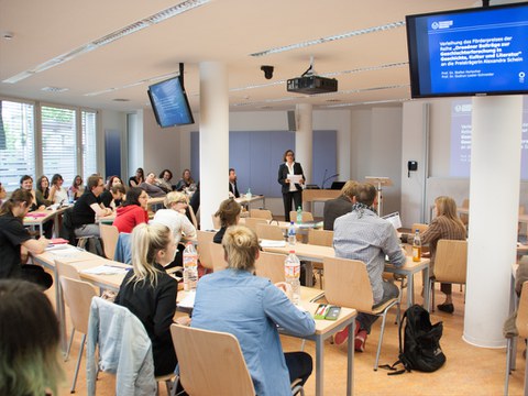 Eröffnung der Nachmittagssektion durch Prof. Dr. Gudrun Loster-Schneider.