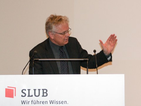 Prof. Matthias Klinghardt eröffnet die Veranstaltungsreihe "Zwischen Drinnen und Draußen".