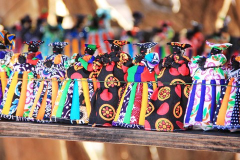 Herero-Püppchen in bunten Farben, Nahaufnahmen