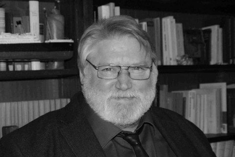 S/W-Portraitfoto von Prof. Dr. Dr. Bernhard Irrgang