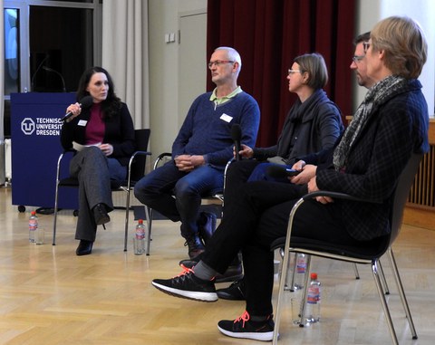 fünf Personen_Podiumsdiskussion