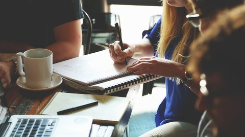 Menschen in Projektarbeit