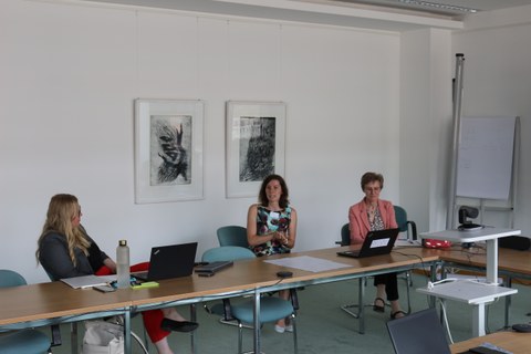 Lisa Hübner, Kim Wassermann und Prof. Dr. Susanne Schötz
