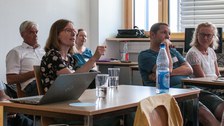 Teilnehmende des Netzwerkstudios in der Diskussion
