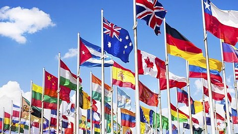 Zu sehen sind die Staatsflaggen verschiedener Länder.
