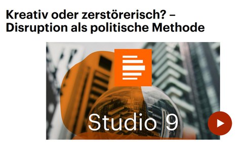 Der Text „Studio 9“ ist auf einem Hintergrund aus verschwommenen Wolkenkratzern zu sehen, darüber das Logo von DLF Kultur. 