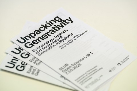 Fotografie von Flyern zum Veranstaltung Unpacking Generativity