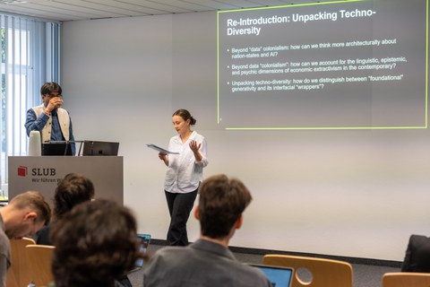 Sprecher:innen während des Symposium