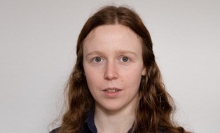 Profilfoto von Theresa Beckert, weißer Hintergrund