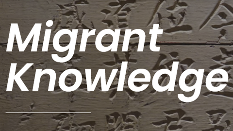 Logo des Web-Blogs Migrant Knowledge, weiße Schrift auf braunem Hintergrund mit asiatisch aussehenden Schriftzeichen