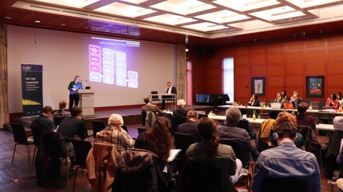 Prof. Dr. Anja Lobenstein-Reichmann während ihres Vortrags "Vom Antijudaismus zum Antisemitismus – Stationen eines Ausgrenzungsdiskurses" 