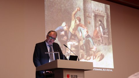 Nahaufnahme von Prof. Dr. Jürgen Müller während seines Vortrags "Die Anfänge parodistischer Bild-Verfahren in der deutschen und flämischen Kunst des 16. Jahrhunderts"