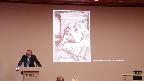 Prof. Dr. Jürgen Müller während seines Vortrags "Die Anfänge parodistischer Bild-Verfahren in der deutschen und flämischen Kunst des 16. Jahrhunderts"