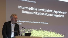 Albrecht Dröse während seines Vortrags "Intermediale Invektivität. Aspekte der Kommunikationsform Flugschrift"