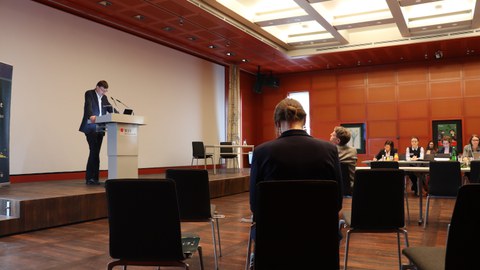 Prof. Dr. Gerd Schwerhoff vor Publikum während seines Vortrags Das Pasquill im frühneuzeitlichen Deutschland. Ein Kommunikationsmedium zwischen Schmähung und Kritik