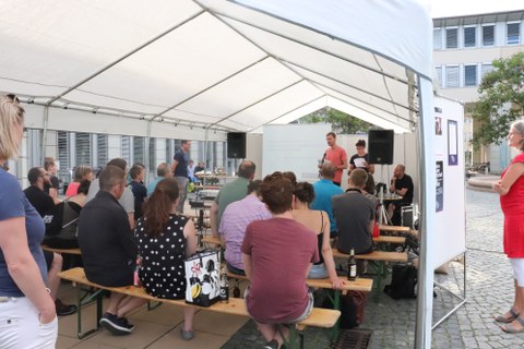 Jan-Lukas Horneff und Ken Heuring während des Vortrags mit Publikum