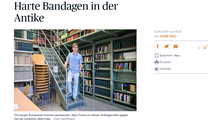 Screenshot des Online-Artikels, Bild von C. Schwameis in einer Bibliothek