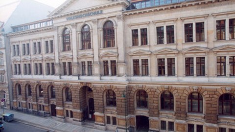 View of the entrance of  Volkshochschule Leipzig: old, light 