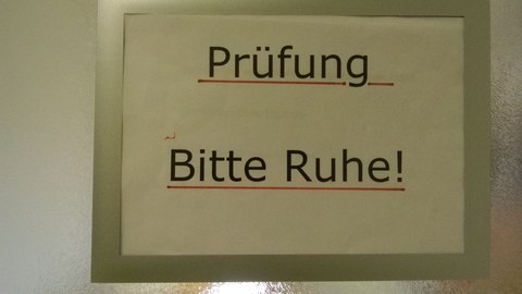 Prüfungsankündigung Tür