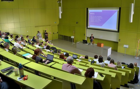 Prof. Dr. Simon Meier-Vieracker hält einen Plenarvortrag auf der Internationale Konferenz des Germanistenverbandes der Tschechischen Republik 2026 