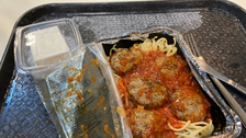 Mensaessen: Nudeln mit Hackfleischbällchen und Tomatensoße