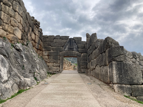 Weg durch alte Ruine