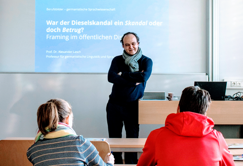 A. Lasch vor seiner Präsentation mit dem Titel "War der Dieselskandal ein Skandal oder doch Betrug?" anlässlich der Juniordoktor-Veranstaltung am 13.02.2020