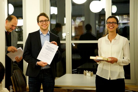 Die Stabsstelle Internationales erhält die Urkunde im Preis für Best-Practice-Aktivitäten im Aktionsfeld "Internationalisierung von Studium und Lehre" 2016.