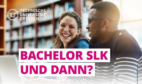 Ein Mann und eine Frau sitzen an einem Laptop und lachen sich an, im Hintergrund ist ein Bücherregal zu sehen. Auf dem Bild steht der Text: Bachelor SLK und dann?