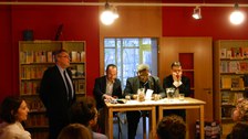 Foto 1 anlässlich der Autorenlesung und Diskussion mit Gary Victor (Haïti) am 05.04.2017 im Literaturhaus Villa Augustin Dresden.