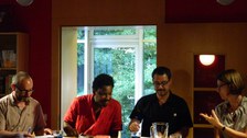 Foto 4 anlässlich der Lesung "La migration des murs - Die Wanderung der Mauern. Französischsprachige Lyrik aus Haïti und Québec" mit den Autoren James Noël (Haïti) und Hector Ruiz (Québec) am 20.06.2018 im Literaturhaus Villa Augustin Dresden.
