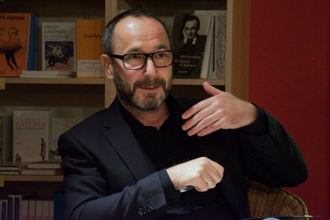 Photo 8 on the occasion of Julia Deck’s reading of "Privateigentum" (Private property) as part of her nationwide book tour on October 29, 2020, at the Erich Kästner Haus für Literatur e. V. in Dresden.
