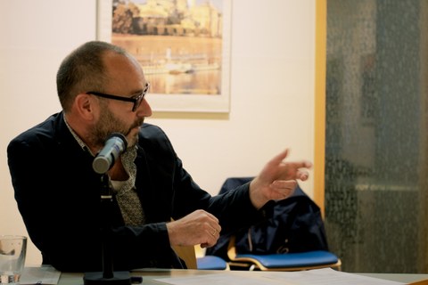 Dr. Torsten König bei der Moderation anlässlich von Lesung & Gespräch mit Alain Damasio und Milena Adam am 15.09.21 