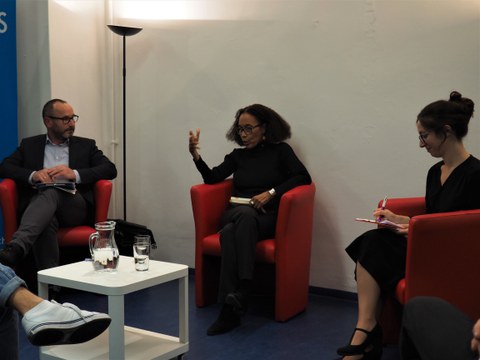 Photo 15 on the occasion of the reading “Sanfte Debakel” (Gentle Debacle) – Reading & discussion with Yanick Lahens (Haiti) on October 7, 2021, at the Institut français Dresden.