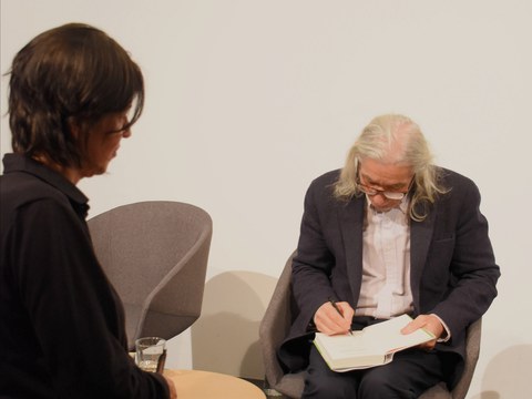 Foto 1 anlässlich von Lesung und Gespräch mit Boualem Sansal „Abraham oder Der fünfte Bund“ am 08.12.2022 in der Zentralbibliothek der Städtischen Bibliotheken Dresden. 