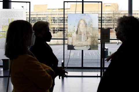 Fotoimpressionen von der Eröffnung der Fotoausstellung "Poser pour la liberté / Standing for freedom" am 13. April 2022 im Hörsaalzentrum der TU Dresden