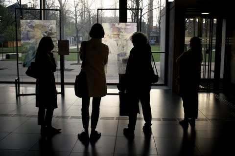 Fotoimpressionen von der Eröffnung der Fotoausstellung "Poser pour la liberté / Standing for freedom" am 13. April 2022 im Hörsaalzentrum der TU Dresden