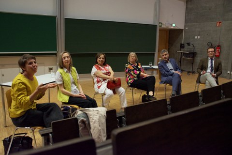 Fotoimpression Podiumsdiskussion „Liberté / Freiheit: Wissenschaft im Angesicht von Flucht, Vertreibung und Exil“ am 12. Mai 2022 anlässlich der Fotoaussstellung "Poser pour la liberté / Standing for freedom" vom 4. April bis 17. Mai 2022 an der TU Dresden