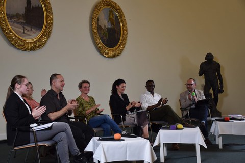 Photo prise lors de la table ronde internationale « Se souvenir de l'histoire coloniale : au niveau régional, européen et mondial », Musée municipal de Dresde, 17 juin 2024.