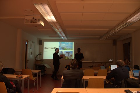Foto 9 anlässlich des Vortrags „Brazzaville – Zeitgenössische Kunst, Kultur und Gesellschaft“ von Chris Lewis Moumbounou (Brazzaville/ Republik Kongo) am 03.12.2024 an der Fakultät SLK der TU Dresden.
