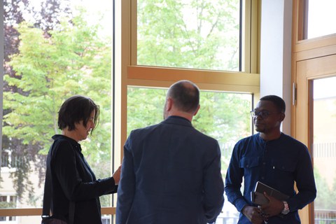 Foto während der Podiumsdiskussion "Die Zukunft der Restitution", Institut für Kunst- und Musikwissenschaft, TU Dresden, 13.06.24.