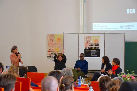 Foto während der Podiumsdiskussion "Die Zukunft der Restitution", Institut für Kunst- und Musikwissenschaft, TU Dresden, 13.06.24.