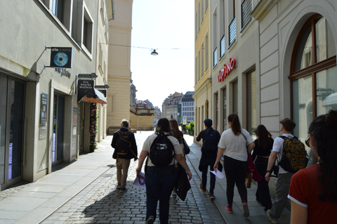 Foto anlässlich des Aufenthalts von Studierenden und Dozierenden des Instituts für Germanistik der Universität Straßburg in der Partnerstadt Dresden vom 25. bis 31. Mai 2025