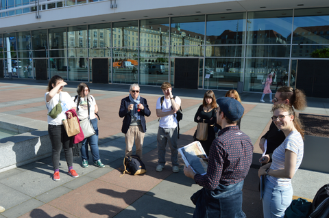 Foto anlässlich des Aufenthalts von Studierenden und Dozierenden des Instituts für Germanistik der Universität Straßburg in der Partnerstadt Dresden vom 25. bis 31. Mai 2025