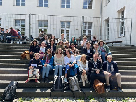 Foto anlässlich des Aufenthalts von Studierenden und Dozierenden des Instituts für Germanistik der Universität Straßburg in der Partnerstadt Dresden vom 25. bis 31. Mai 2025