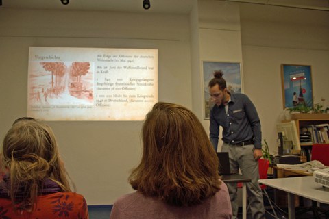 Photo 5 on the occasion of the poetry evening “Poèmes embarbelés – Poems Behind Barbed Wire” as part of German-French Week on January 27, 2025, at the Institut français Dresden.